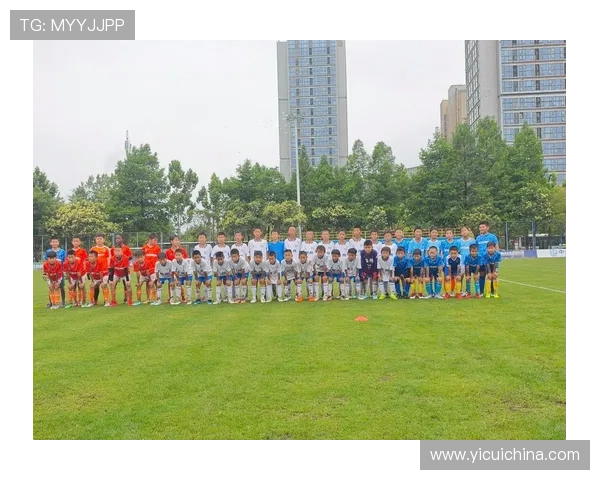 洪山区足球代表队奋勇拼搏展现团结精神激发青少年热爱足球激情